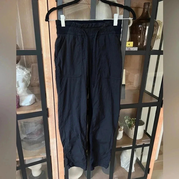 Lululemon Beyond the Studio Crop joggers sweats leggings pants black high rise - Picture 2 of 9